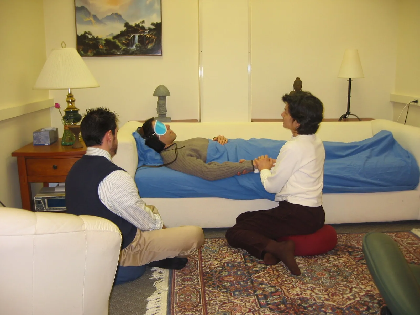 Psilocybin session room, Johns Hopkins · Wikimedia Commons